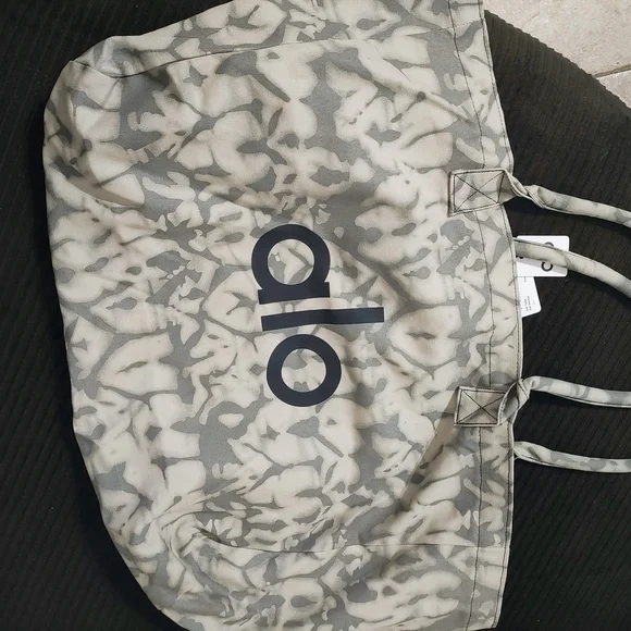ALO Yoga Gray Tote Bag - Picture 3 of 4